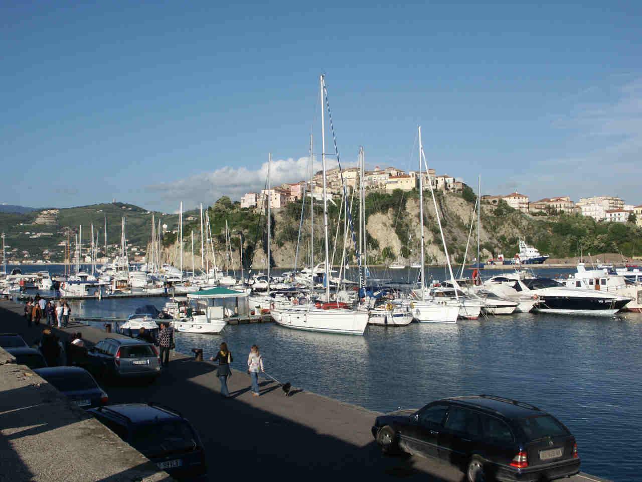 Blick auf die Marina und den Ort Agropoli