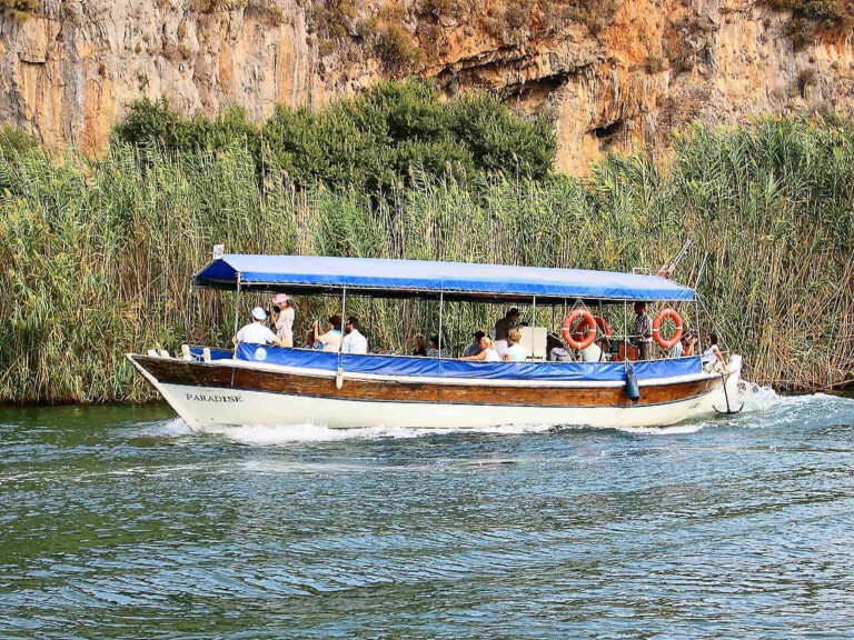 Ausflugsboot im Dalyan Delta
