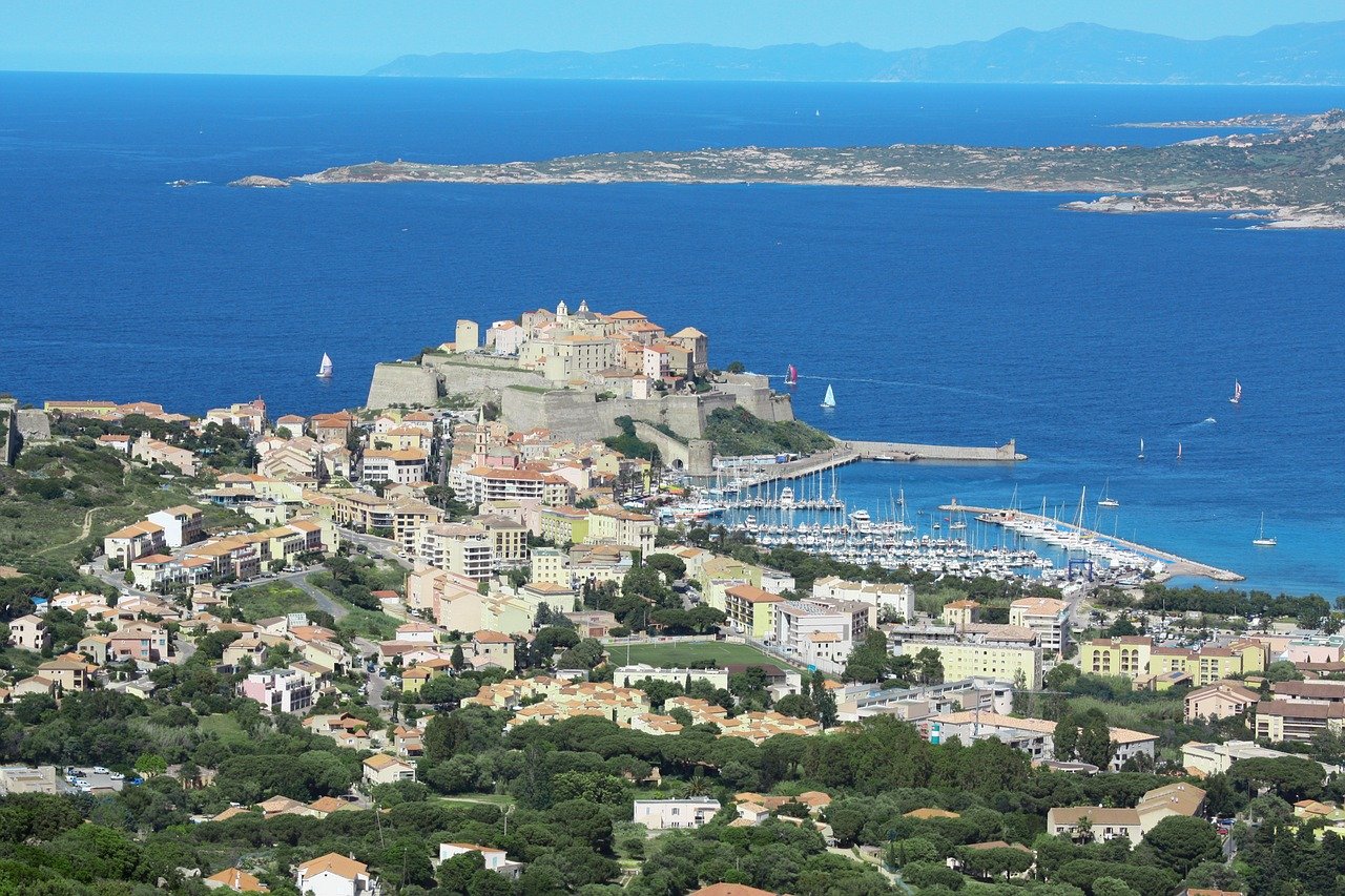 Blick auf Calvi