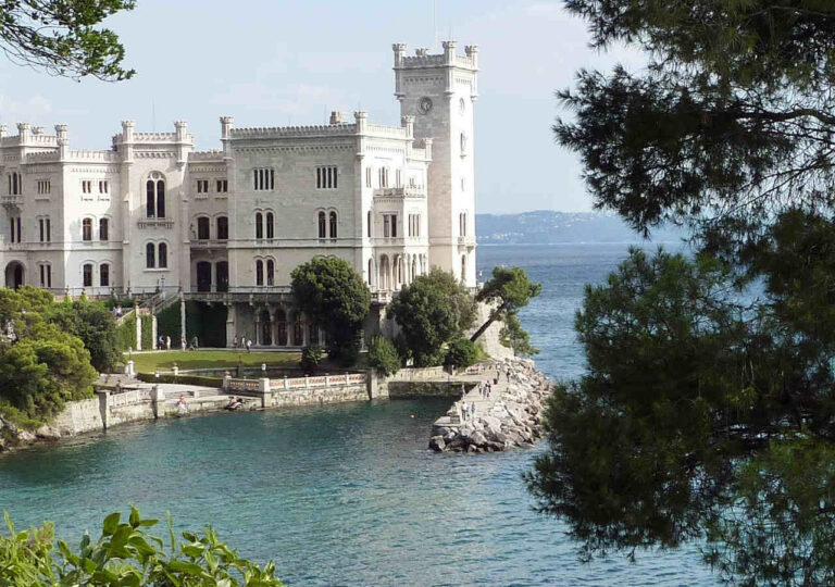 Das Castello Miramar bei Triest