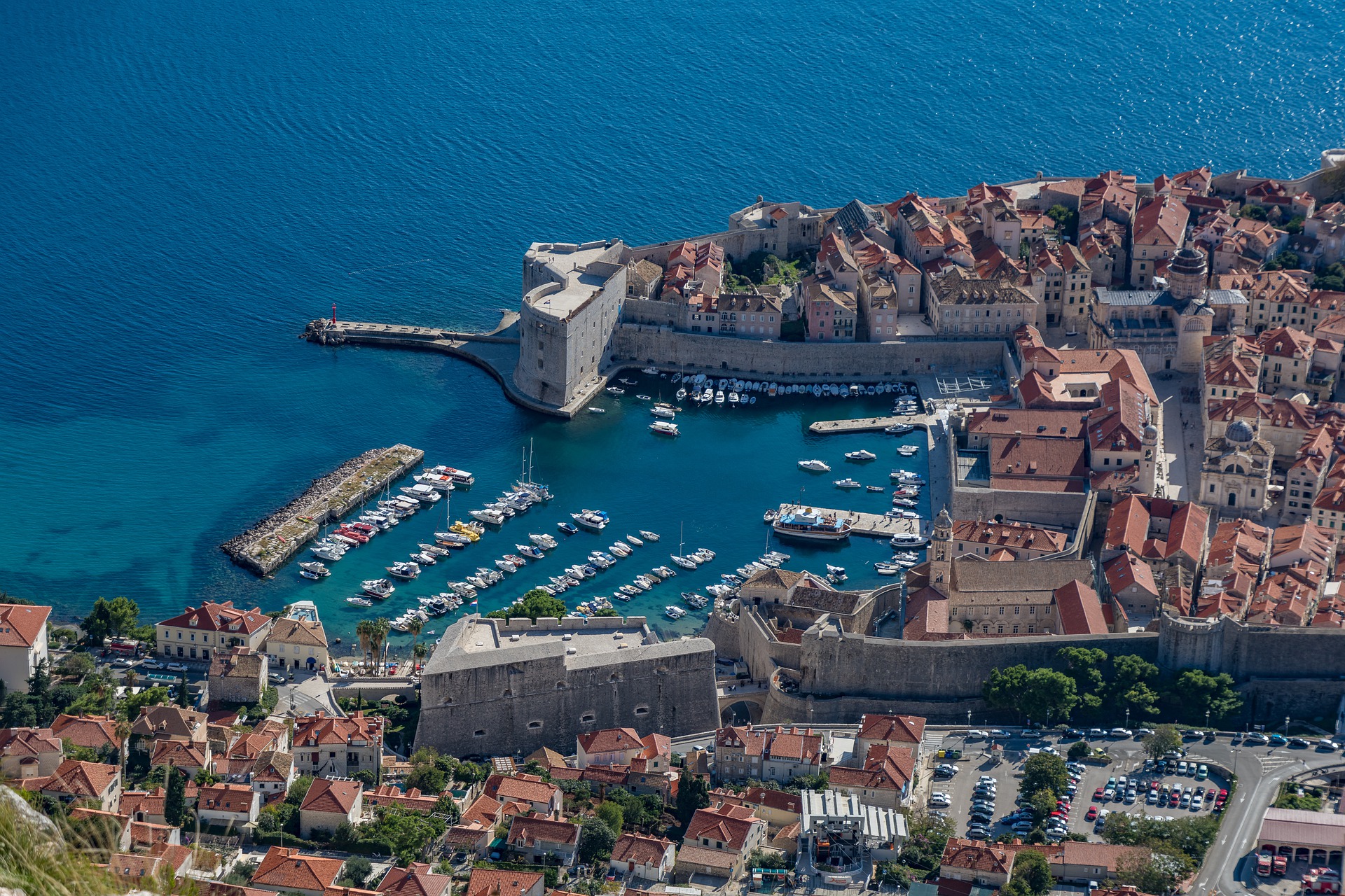 Blick auf einen Hafen von Dubrovnik