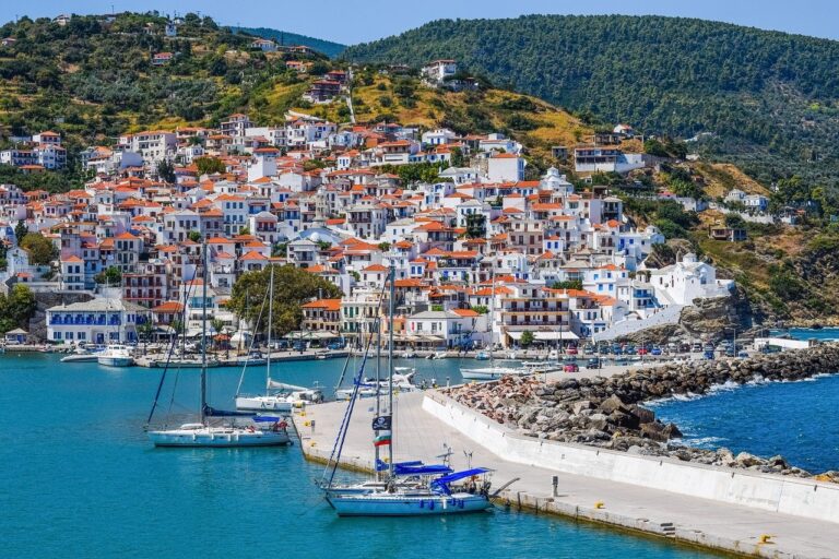 Der Hafen von Skopelos