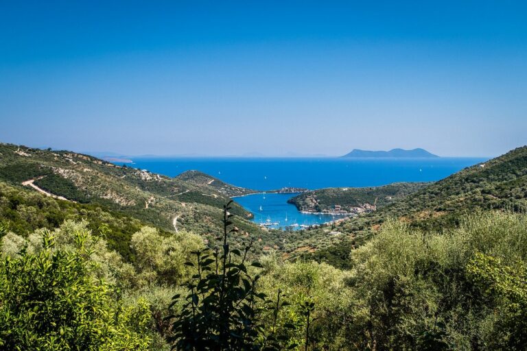 Der Ort Nidri auf Lefkas