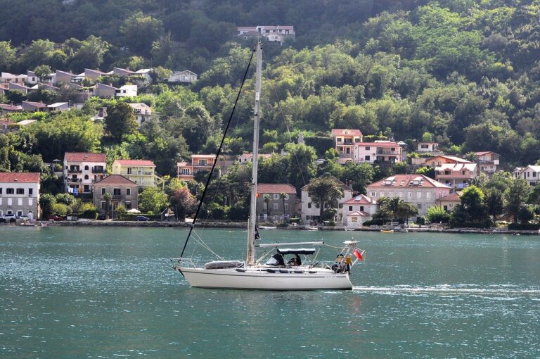 Segelyacht im Golf von Kotor