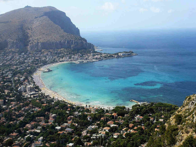 Bucht von Mondello bei Palermo