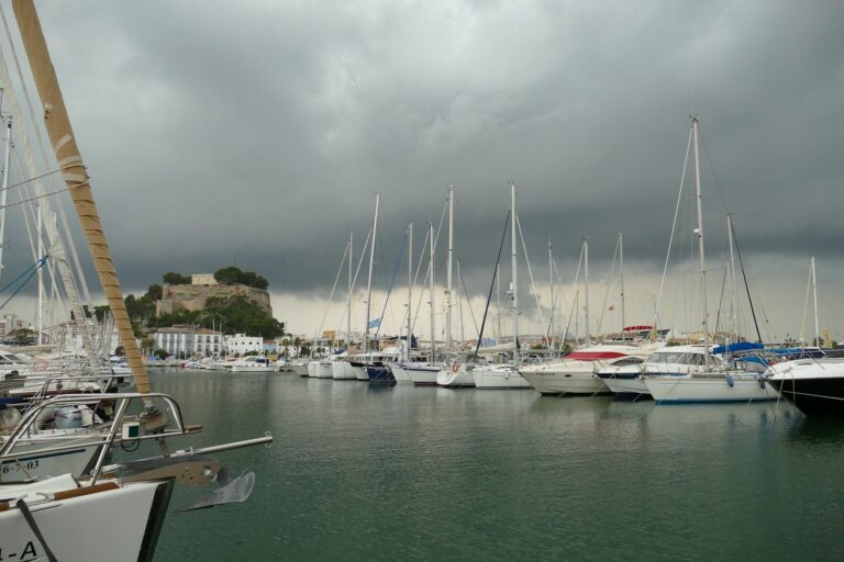 Yachthafen und Burg von Denia Yachthafen und Burg von Denia